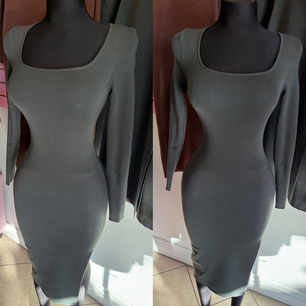 She’s snatched dark grey dress