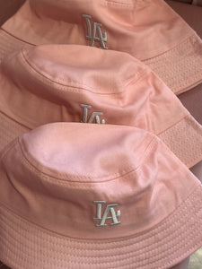 LA bucket hat baby pink